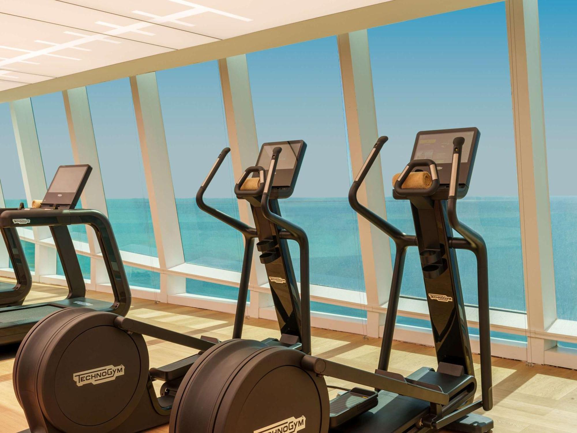 Hotel Fairmont Doha à Lusail Extérieur photo Elliptical cross trainer